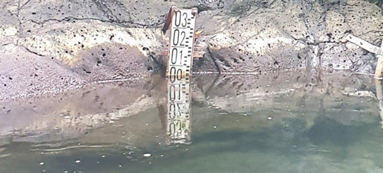 Image d'illustration cliquable : échelle de mesure de la hauteur d'eau en Rivière